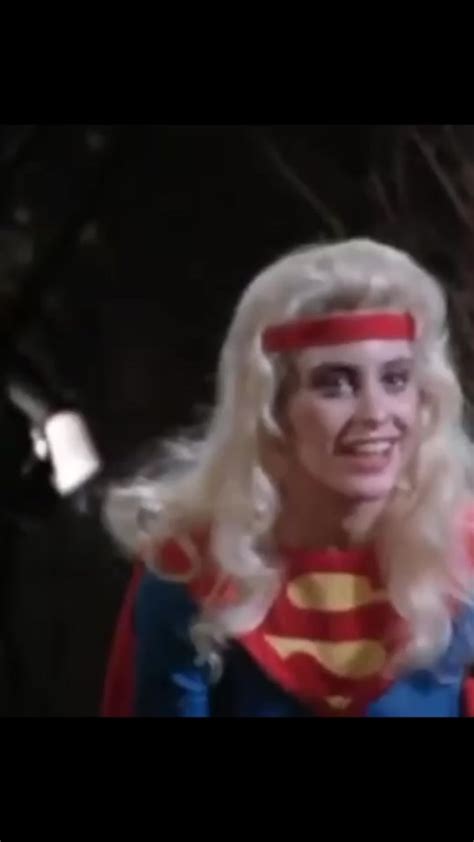Supergirl (1984) .